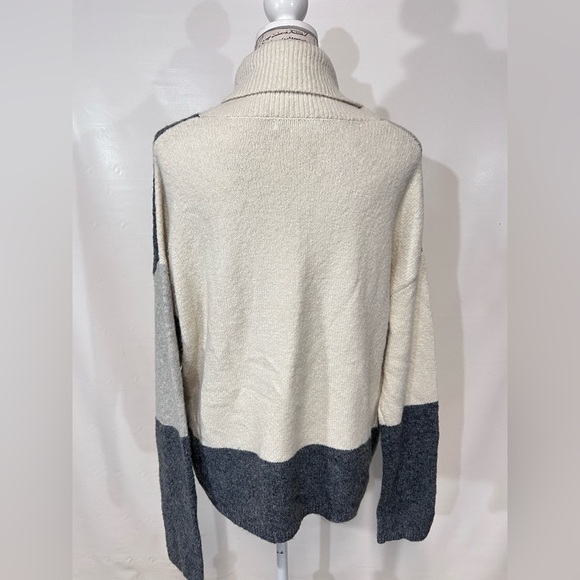 C&C CALIFORNIA Cream and gray color block cowl neck sweater size XL. - Picture 5 of 10